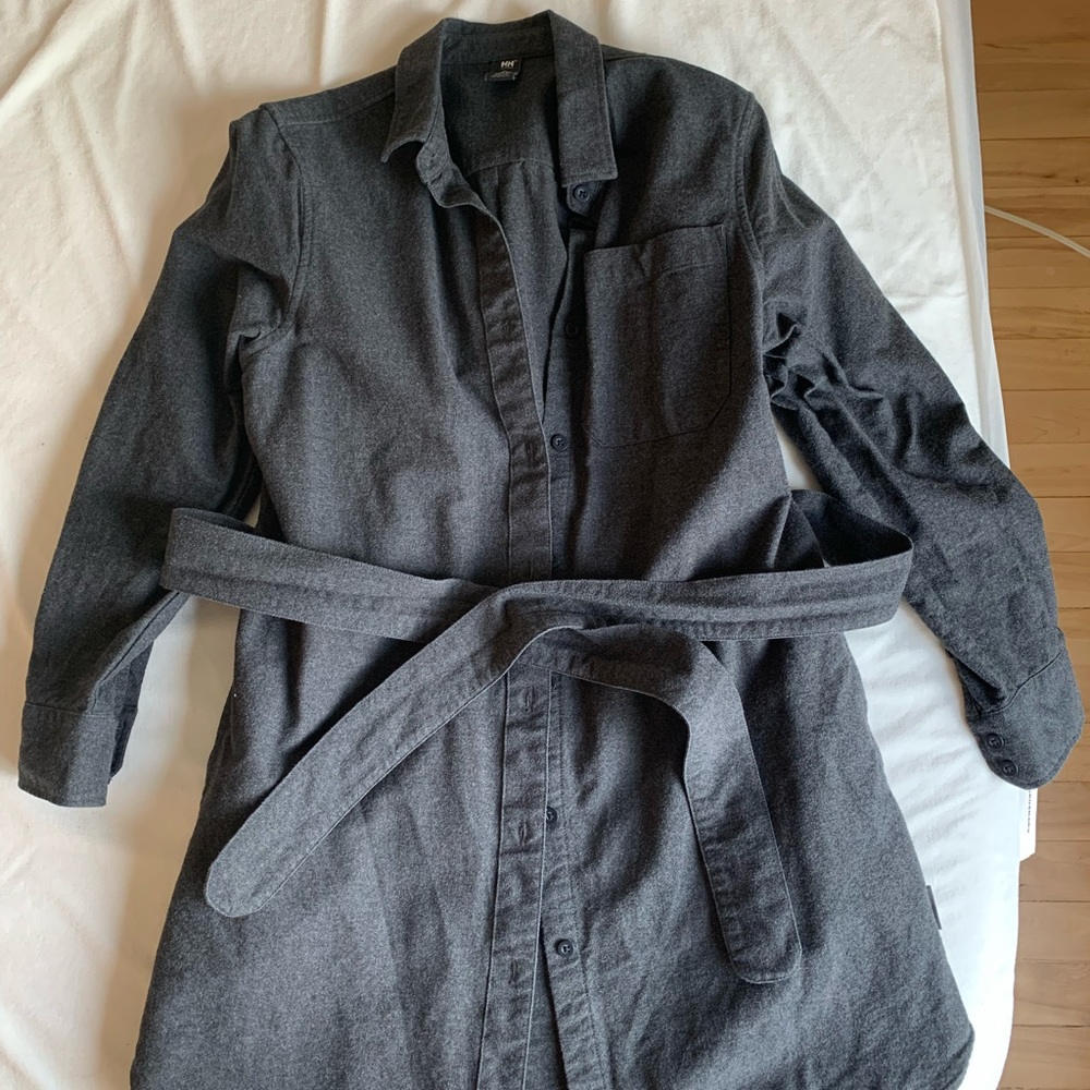 Beautiful Helly Hansen tunic! 100% cotton. Xs. Grey/gray.